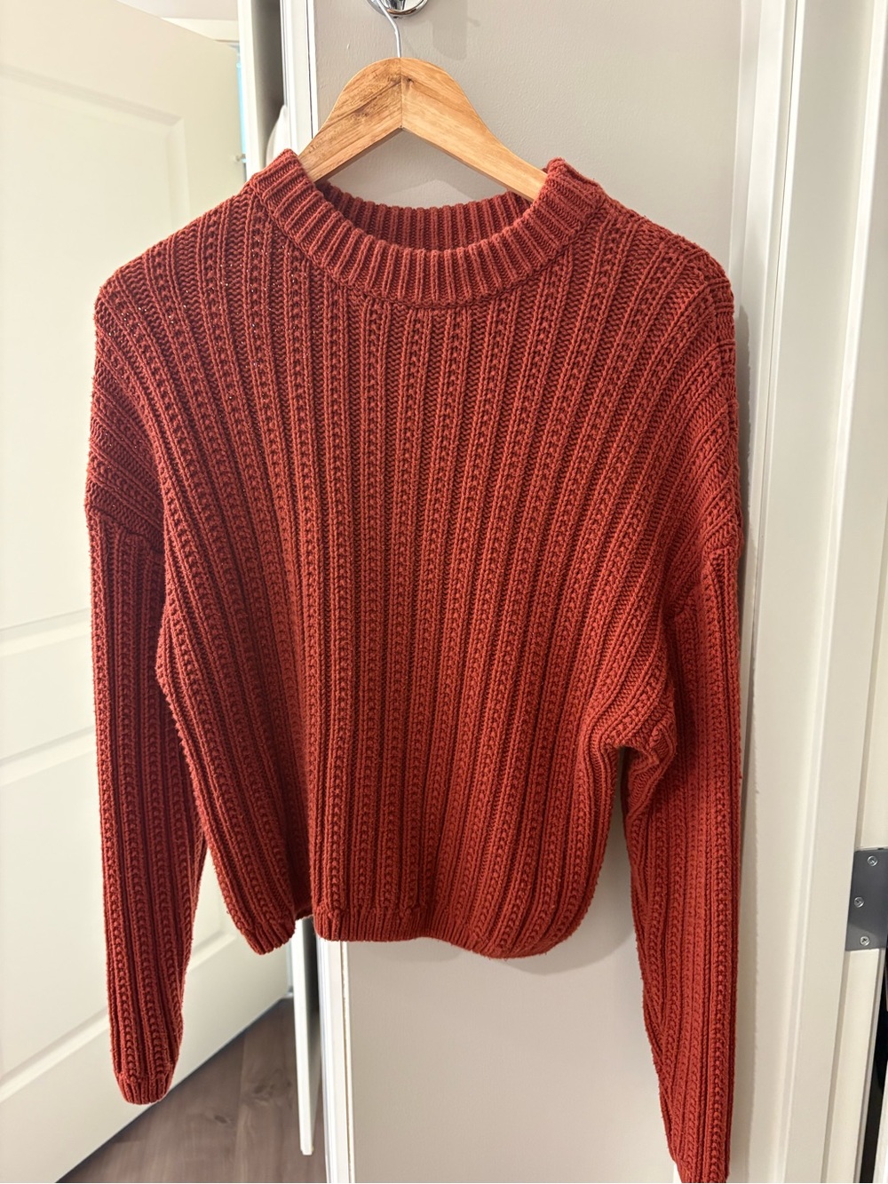 Universal Thread Ribbed Crewneck Sweater